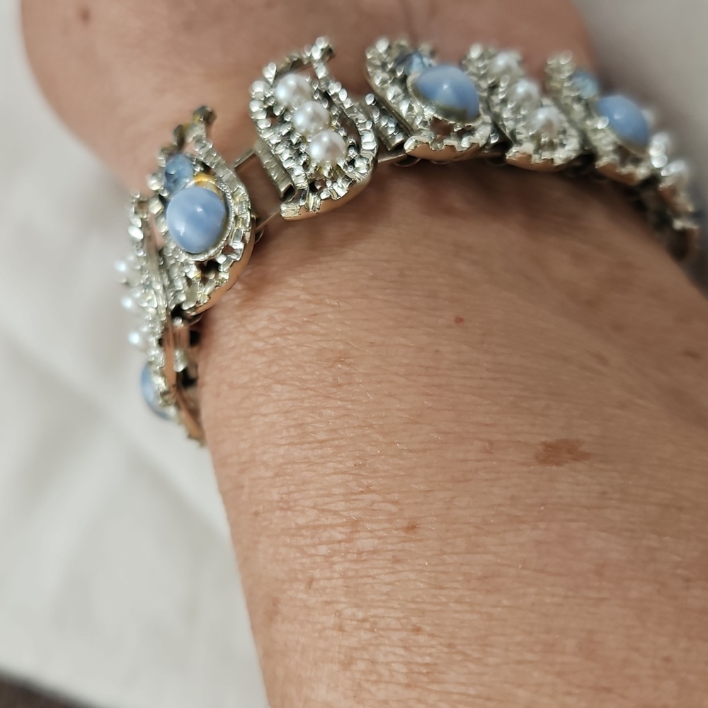 Vintage Silver Tone Fold Over Clasp  Bracelet